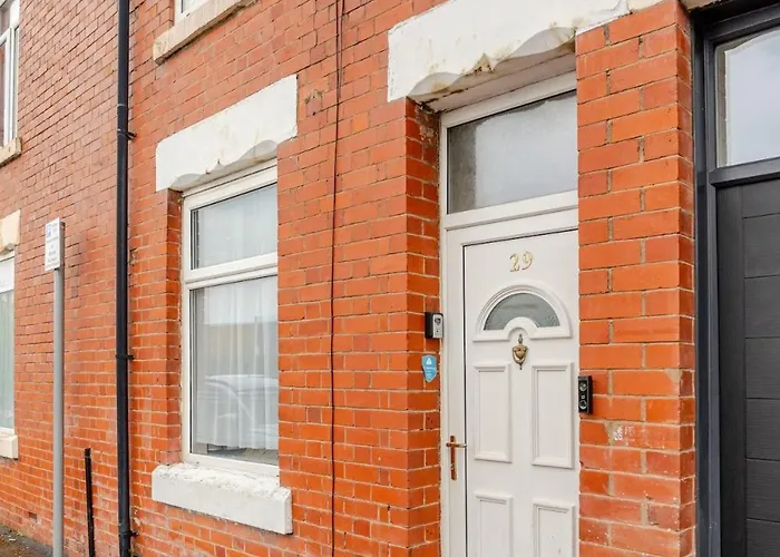 2 Min Walk Etihad Stadium & Coop Arena - 3Br, Free Parking